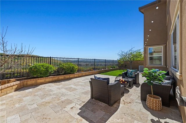 29105 N West Hills, Valencia, CA 91354