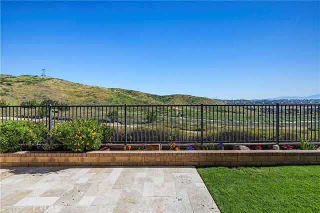 29105 N West Hills, Valencia, CA 91354