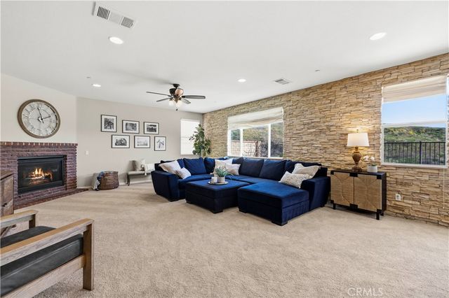 29105 N West Hills, Valencia, CA 91354