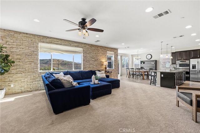 29105 N West Hills, Valencia, CA 91354