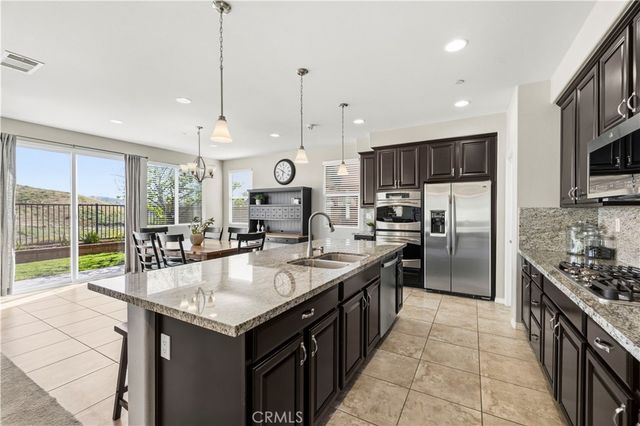 29105 N West Hills, Valencia, CA 91354