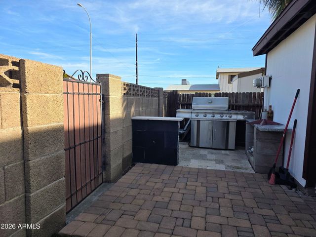 7123 W HAZELWOOD Street, Phoenix, AZ 85033