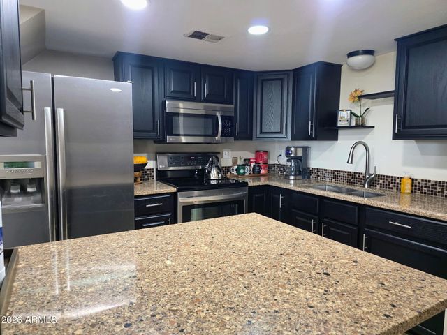 7123 W HAZELWOOD Street, Phoenix, AZ 85033