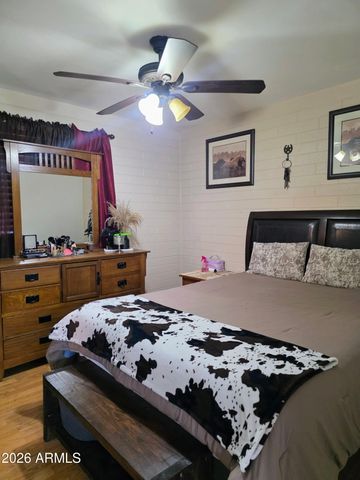 7123 W HAZELWOOD Street, Phoenix, AZ 85033