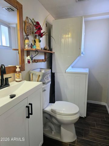 7123 W HAZELWOOD Street, Phoenix, AZ 85033