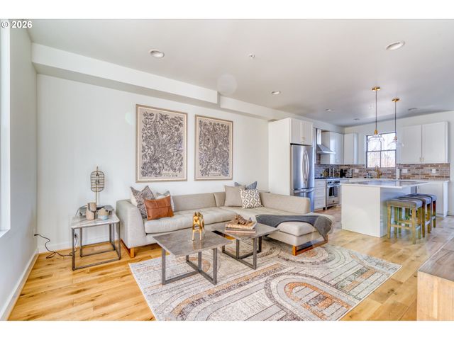 512 Ne 56TH Ave, Portland, OR 97213