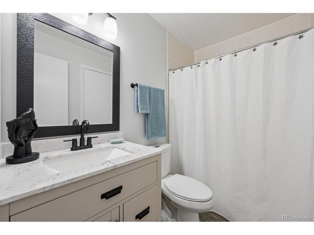 19682 E Batavia Dr, Aurora, CO 80011