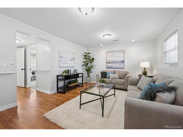 19682 E Batavia Dr, Aurora, CO 80011