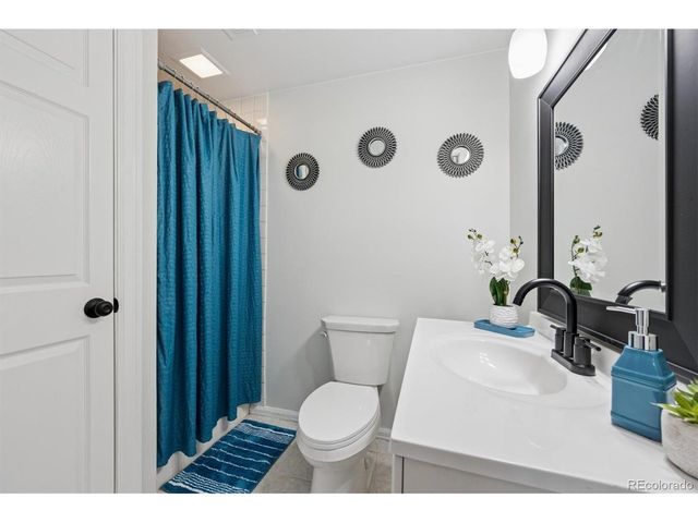 19682 E Batavia Dr, Aurora, CO 80011