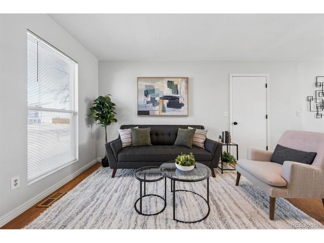 19682 E Batavia Dr, Aurora, CO 80011