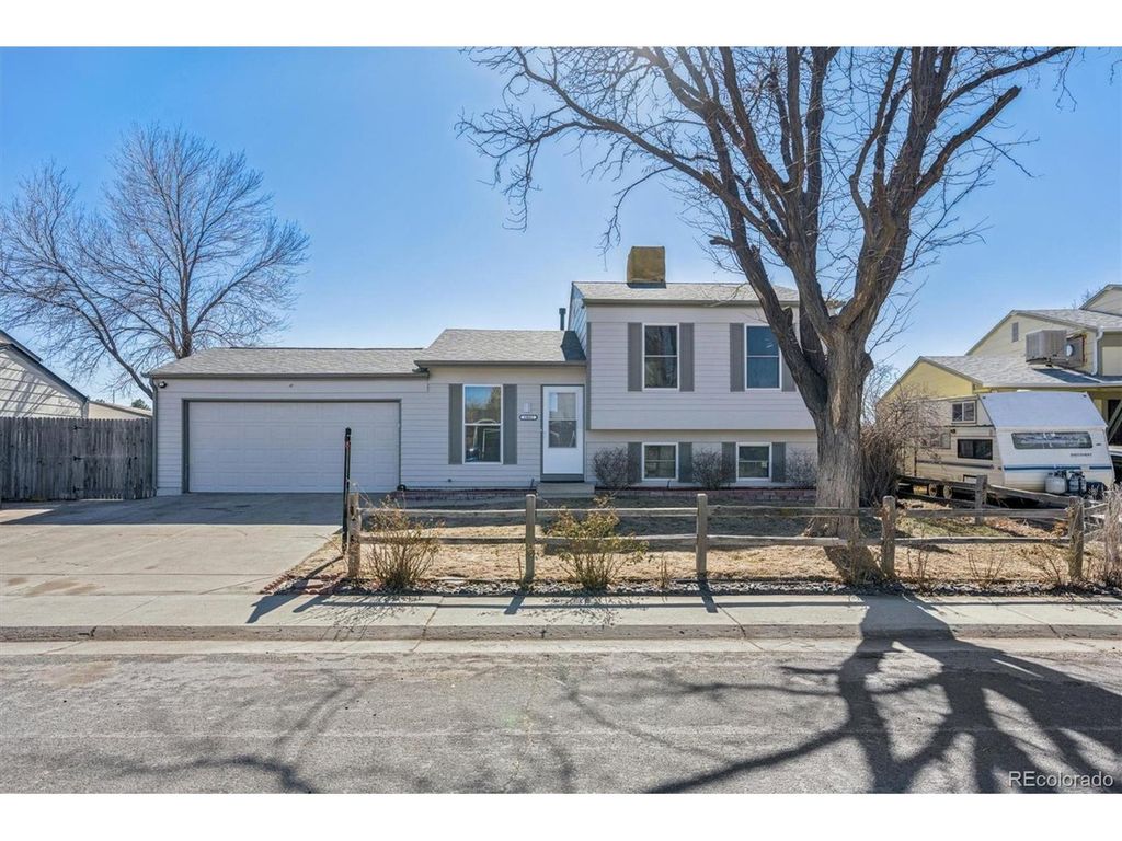 19682 E Batavia Dr, Aurora, CO 80011