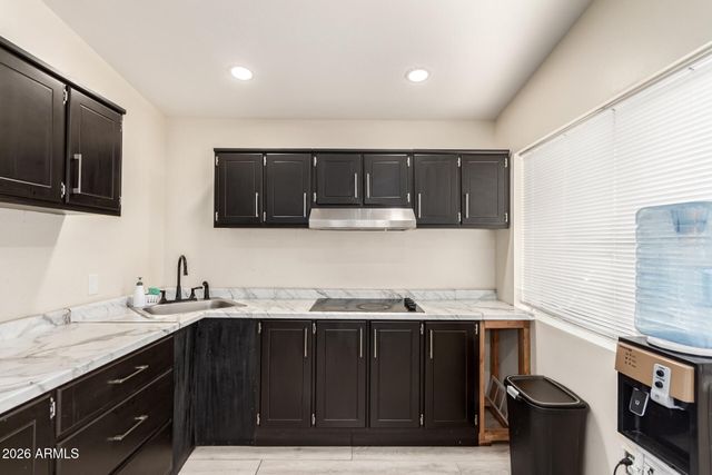 6420 W VAN BUREN Street B4, Phoenix, AZ 85043