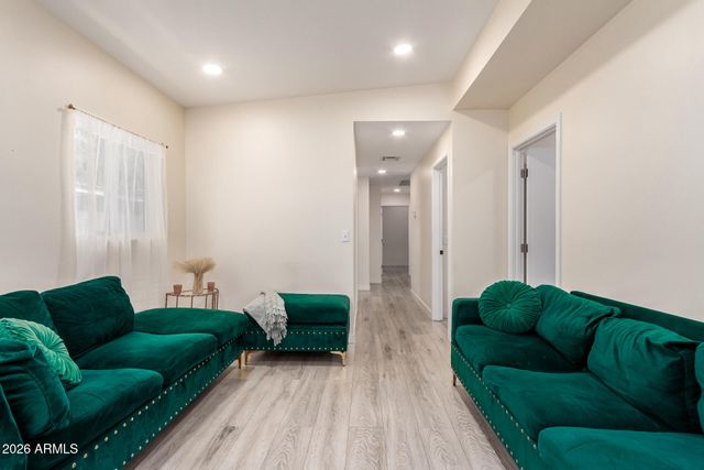 6420 W VAN BUREN Street B4, Phoenix, AZ 85043