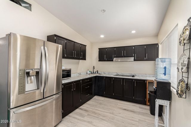 6420 W VAN BUREN Street B4, Phoenix, AZ 85043