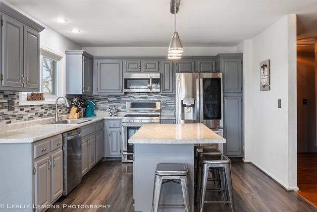 409 N Ashbury Avenue, Bolingbrook, IL 60440