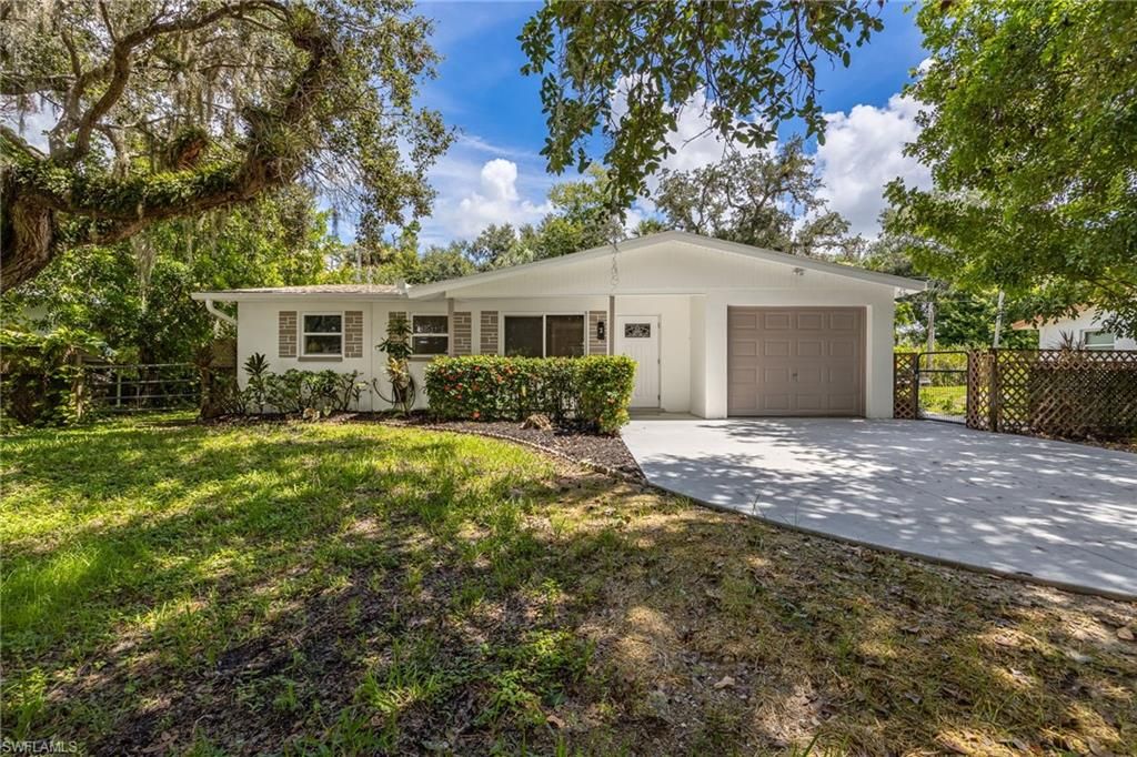 2018 Flamingo DR, NORTH FORT MYERS, FL 33917 — photo 2