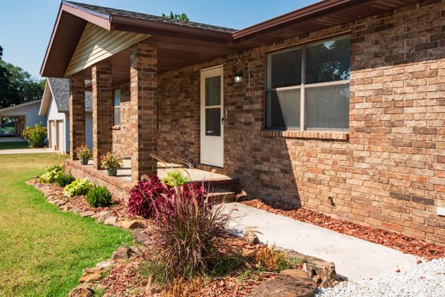 301 S Walnut Street, Walnut Grove, MO 65770