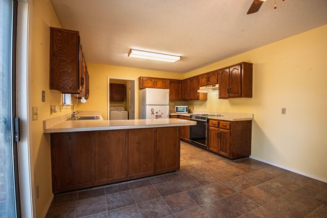 301 S Walnut Street, Walnut Grove, MO 65770