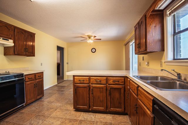 301 S Walnut Street, Walnut Grove, MO 65770