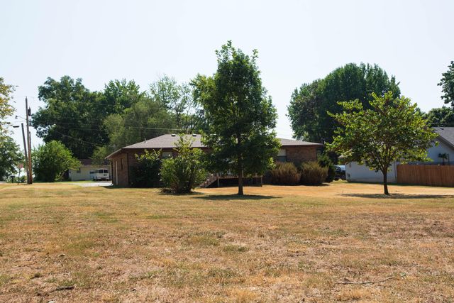 301 S Walnut Street, Walnut Grove, MO 65770