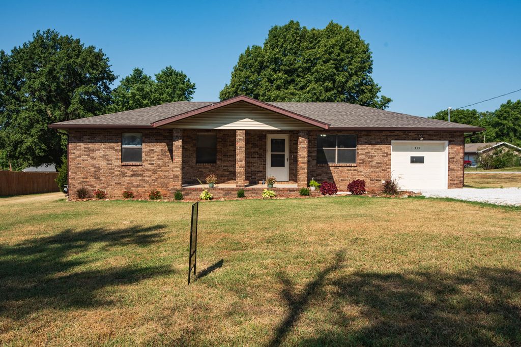 301 S Walnut Street, Walnut Grove, MO 65770