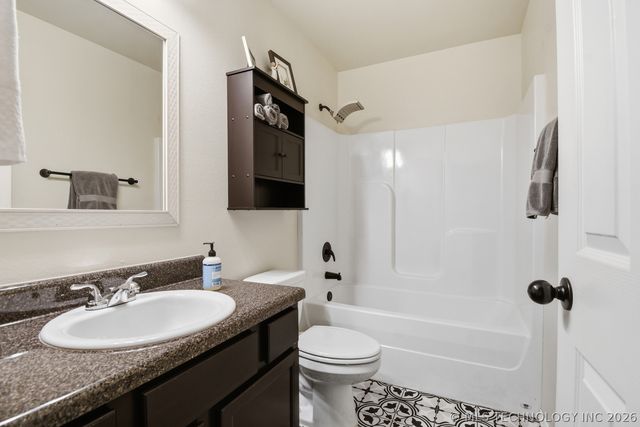 2709 W Charlotte Street, Broken Arrow, OK 74011