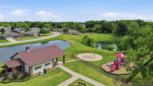 2709 W Charlotte Street, Broken Arrow, OK 74011