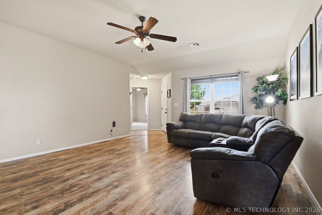 2709 W Charlotte Street, Broken Arrow, OK 74011