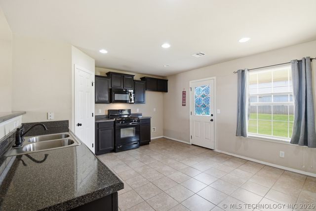 2709 W Charlotte Street, Broken Arrow, OK 74011