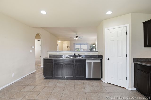 2709 W Charlotte Street, Broken Arrow, OK 74011