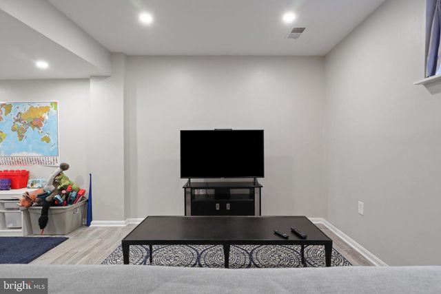 2802 HYSON LN, Falls Church, VA 22043