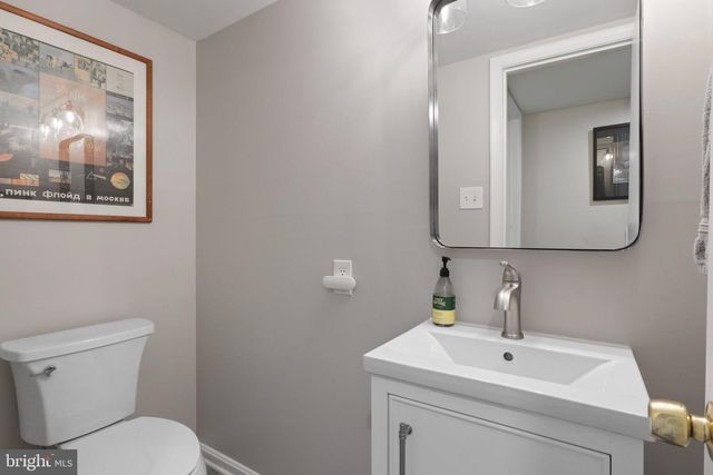 2802 HYSON LN, Falls Church, VA 22043