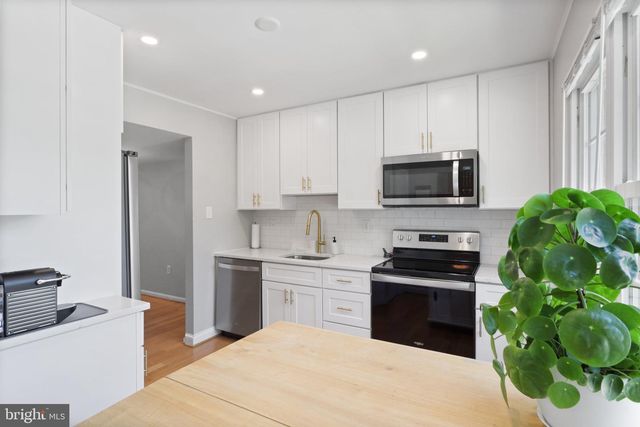 2802 HYSON LN, Falls Church, VA 22043