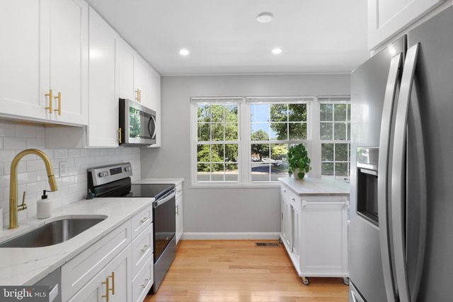 2802 HYSON LN, Falls Church, VA 22043