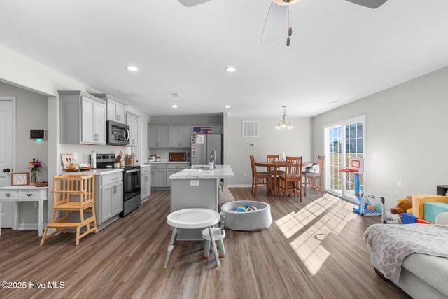 405 Reno Place, Jacksonville, NC 28540