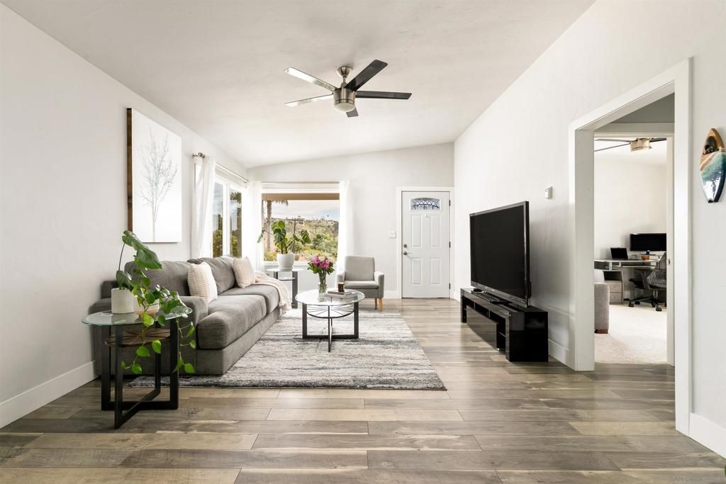 Image 5 of property listing at 1412 Frankfort St, San Diego, CA 92110