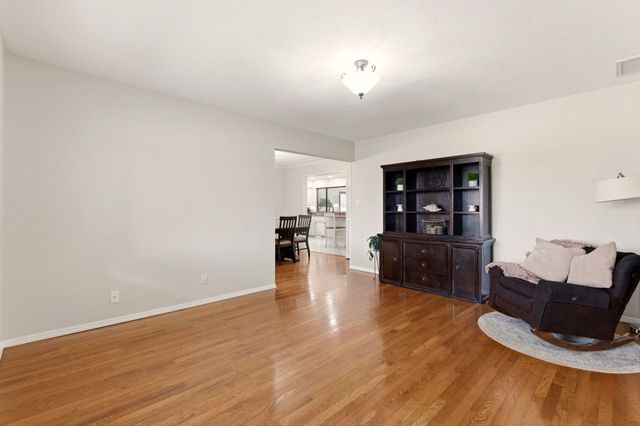 5700 Royal Oak Drive NE, Albuquerque, NM 87111