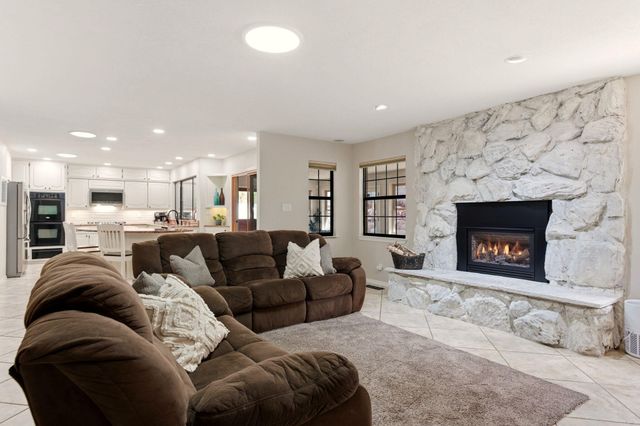 5700 Royal Oak Drive NE, Albuquerque, NM 87111