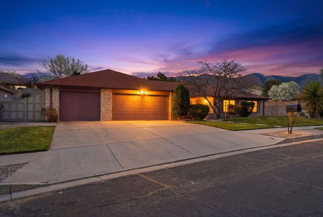5700 Royal Oak Drive NE, Albuquerque, NM 87111