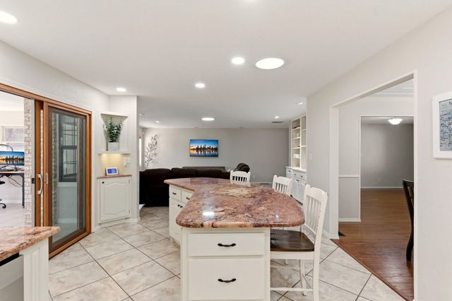 5700 Royal Oak Drive NE, Albuquerque, NM 87111
