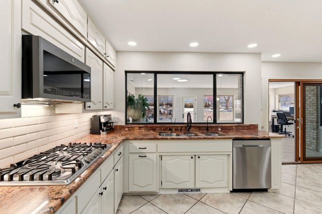 5700 Royal Oak Drive NE, Albuquerque, NM 87111