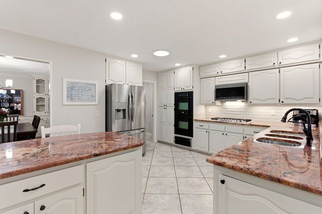 5700 Royal Oak Drive NE, Albuquerque, NM 87111