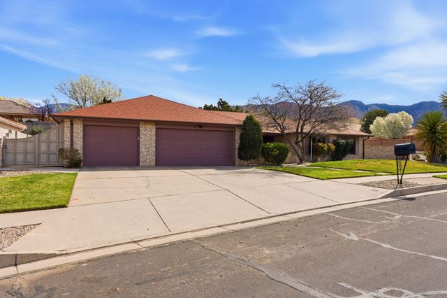 5700 Royal Oak Drive NE, Albuquerque, NM 87111