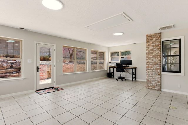 5700 Royal Oak Drive NE, Albuquerque, NM 87111