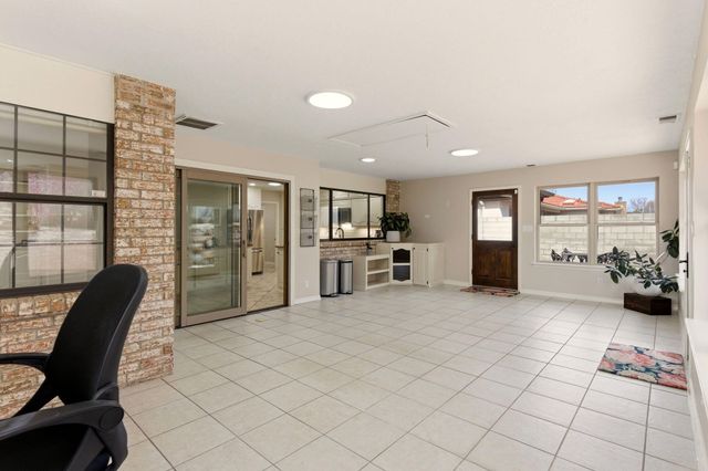 5700 Royal Oak Drive NE, Albuquerque, NM 87111