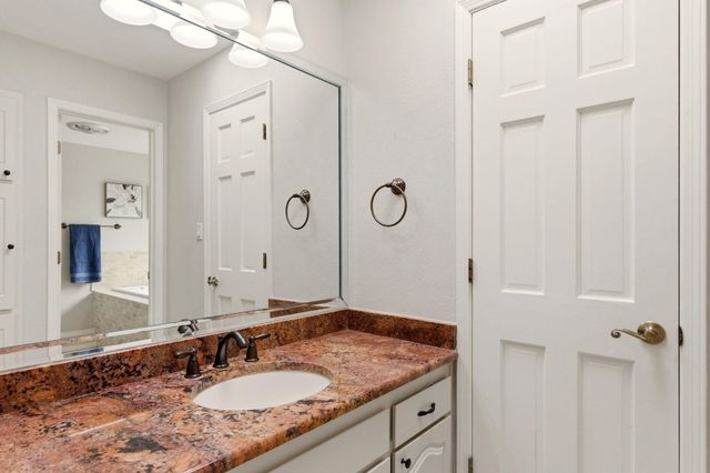 5700 Royal Oak Drive NE, Albuquerque, NM 87111