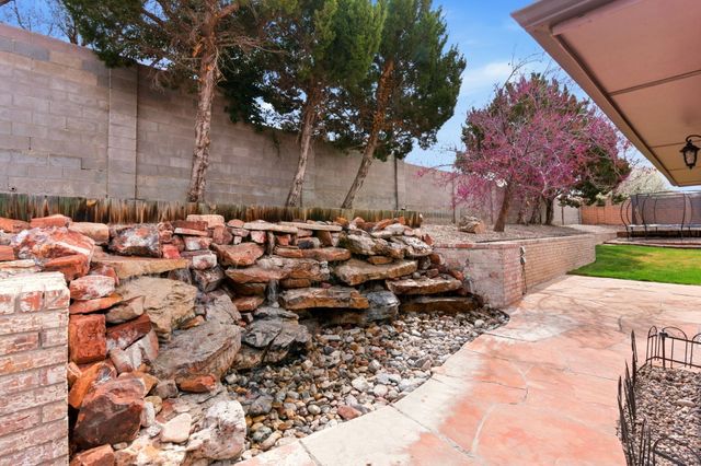 5700 Royal Oak Drive NE, Albuquerque, NM 87111