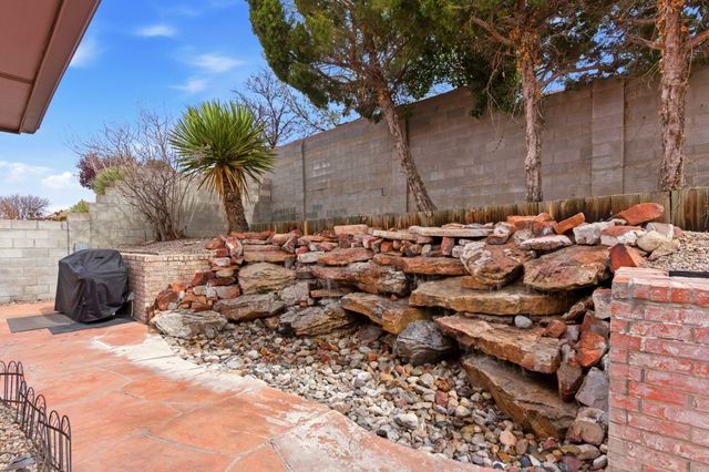 5700 Royal Oak Drive NE, Albuquerque, NM 87111