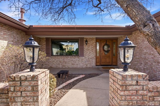 5700 Royal Oak Drive NE, Albuquerque, NM 87111