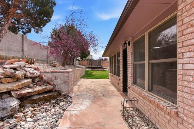 5700 Royal Oak Drive NE, Albuquerque, NM 87111